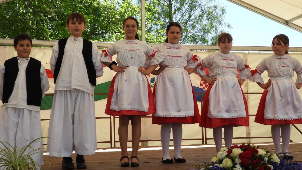 Dje�ji folklorni festival u Serdahelu
